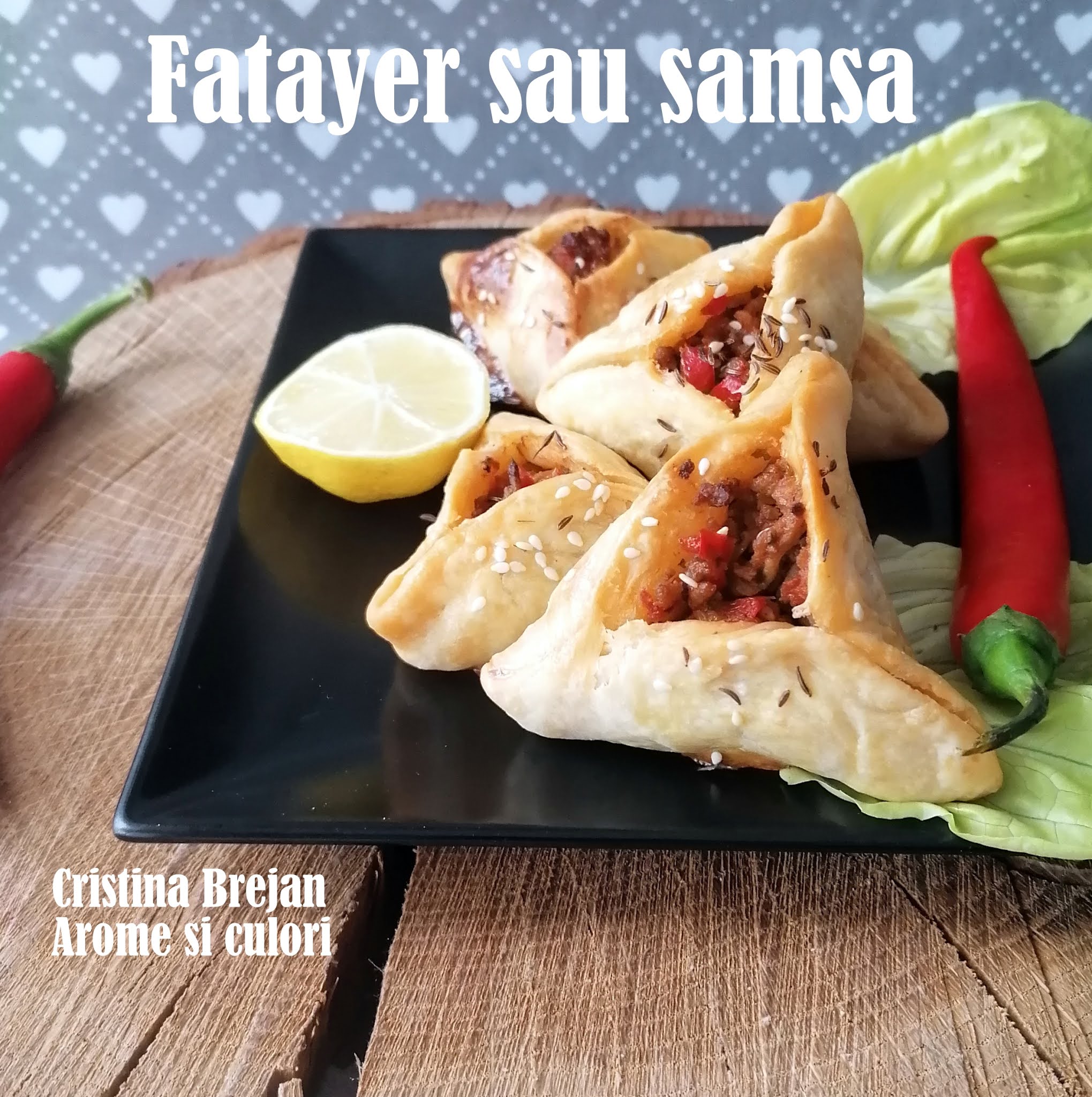 Aperitiv Fatayer sau samsa cu ardei si carne tocata