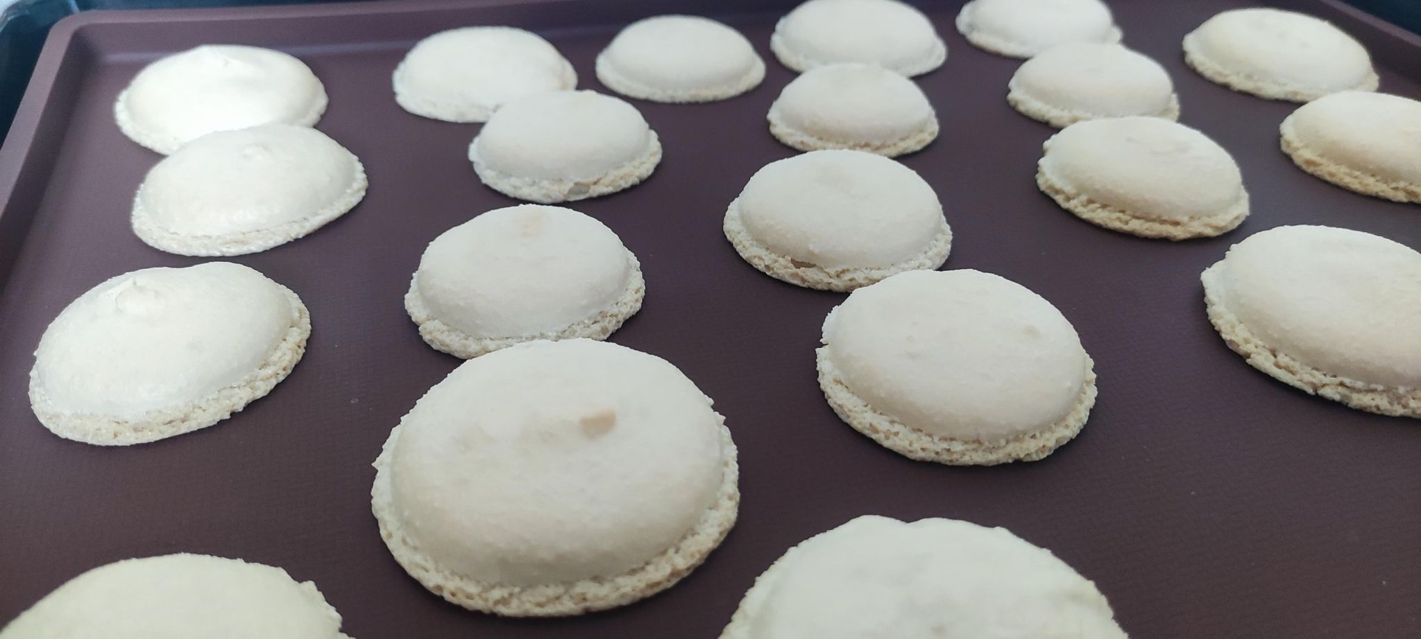 Desert macarons cu ciocolata (reteta nr. 400)