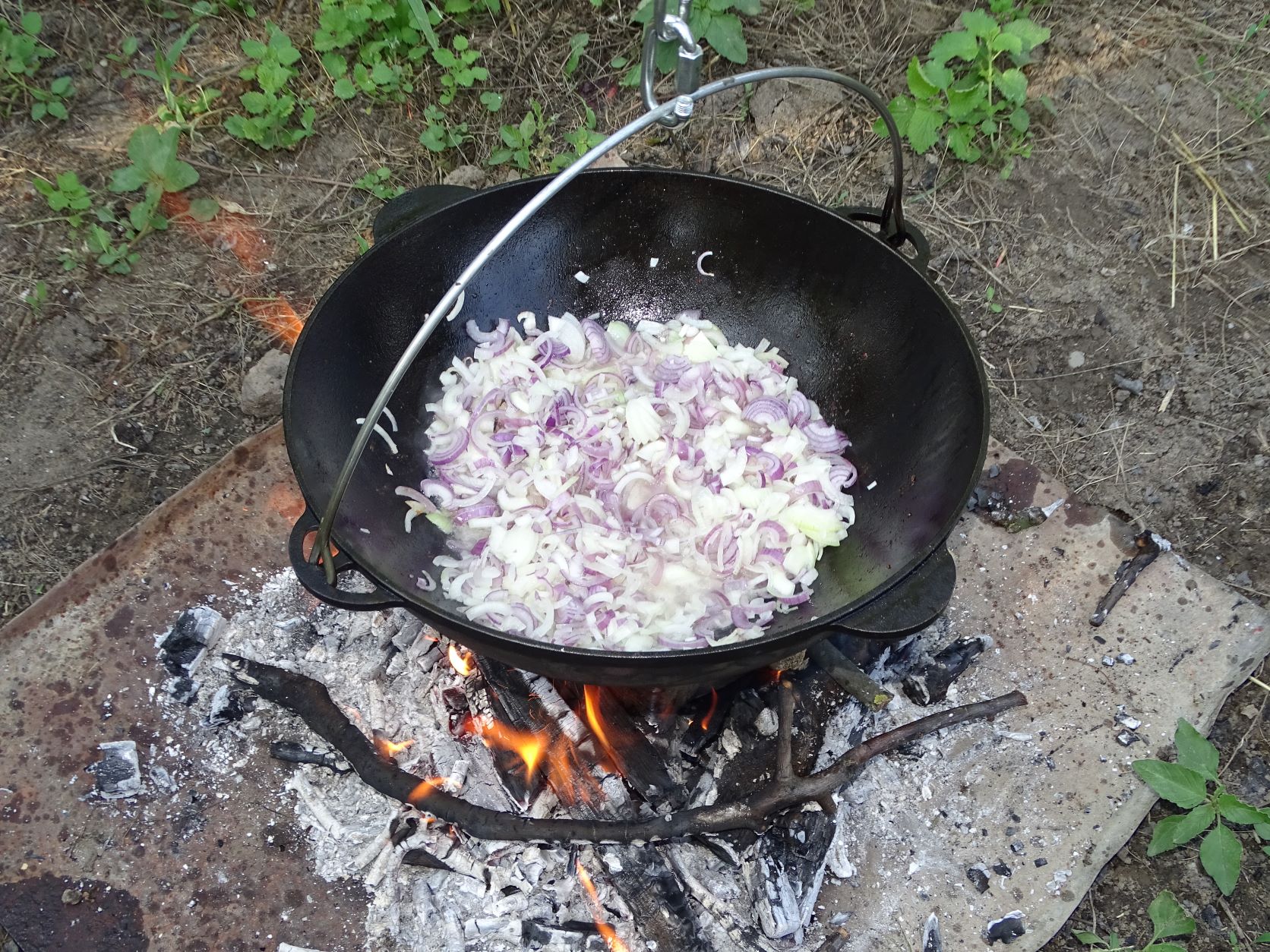 Tocana sau ceaunata-wok