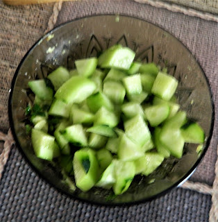 Salata de avocado si castraveti