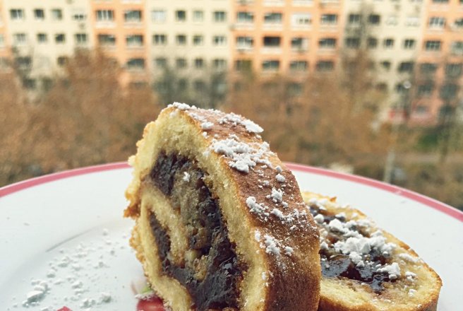 Desert rulada cu dulceata de pere si nuci