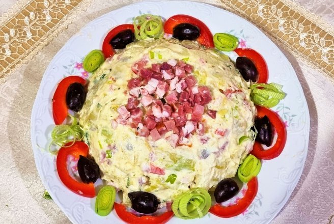 Salata de fasole verde cu bacon, cartofi si iaurt