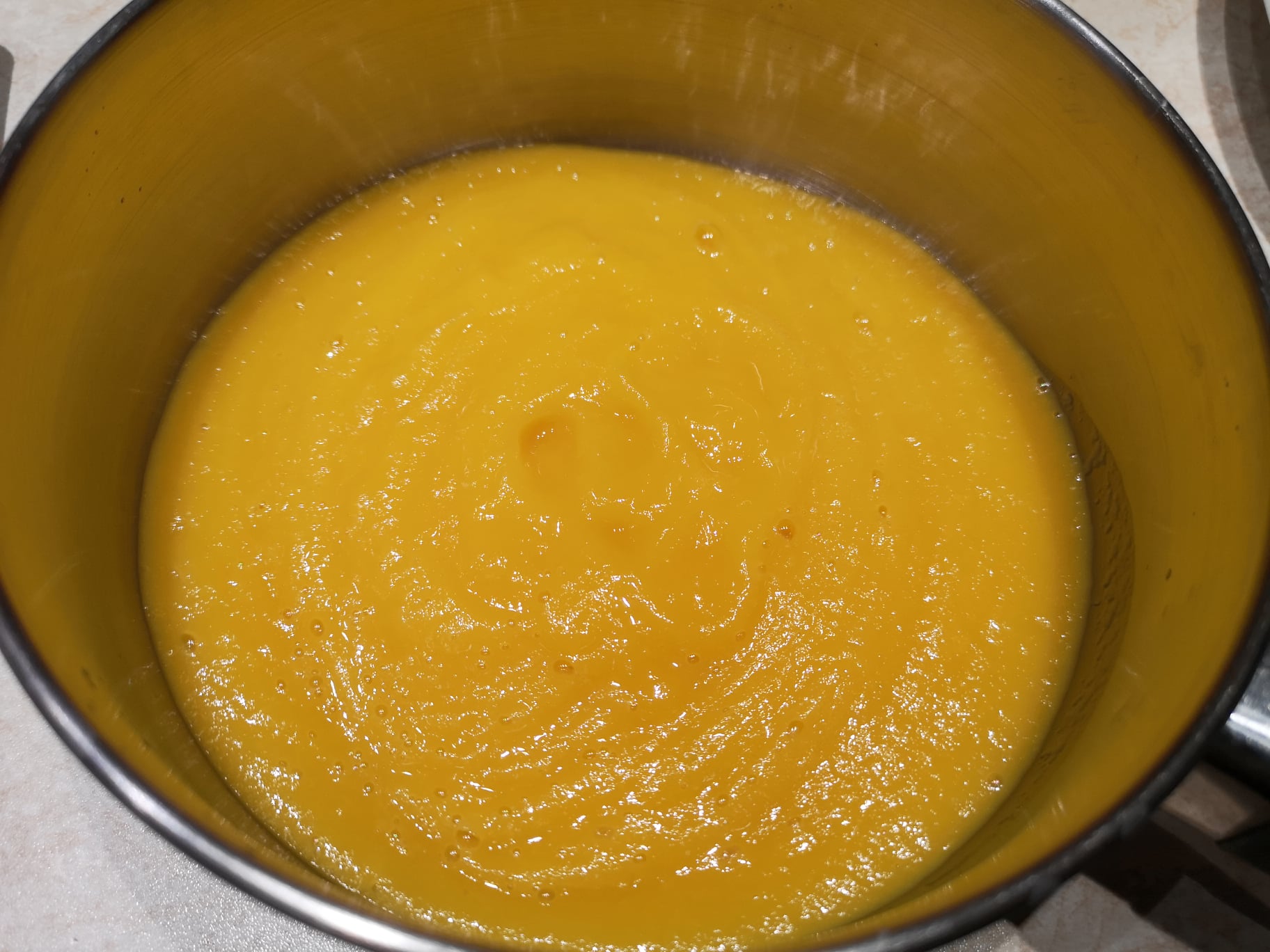 Desert prajitura cu mango si fructul pasiunii