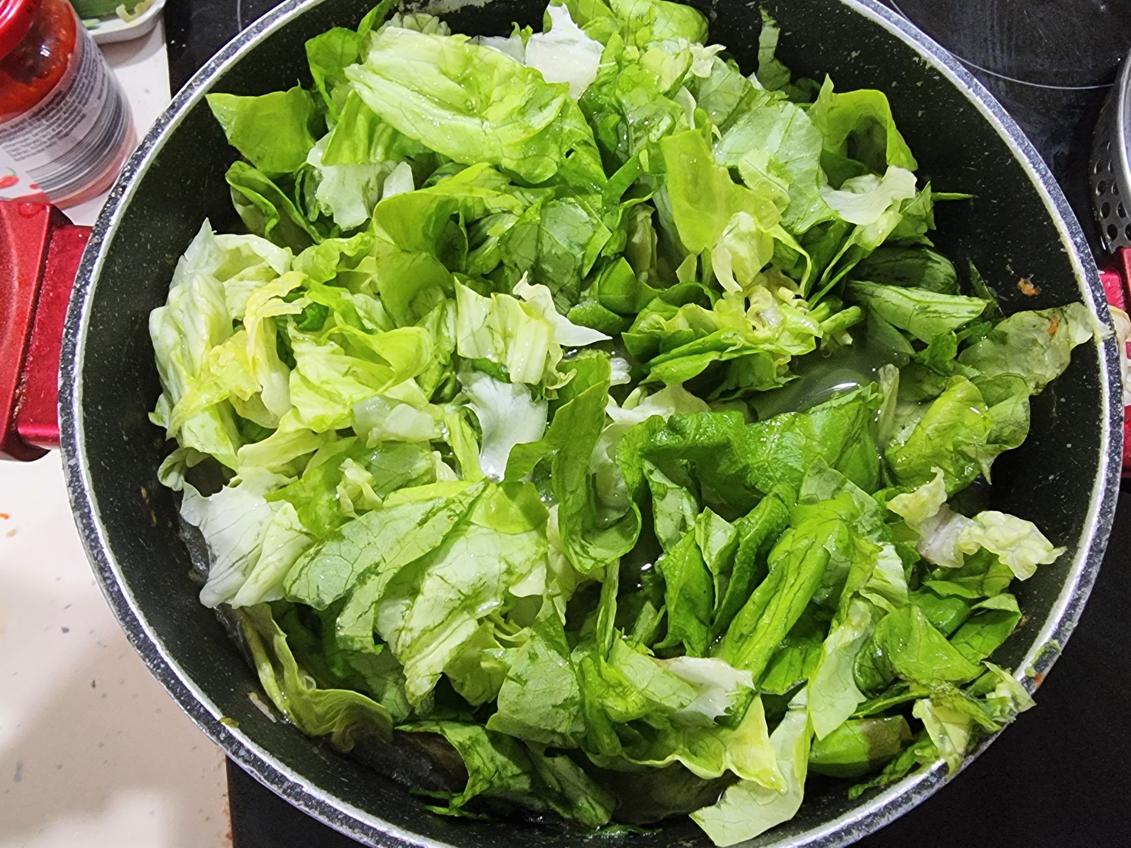 Ciorba de praz cu afumatura si salata verde