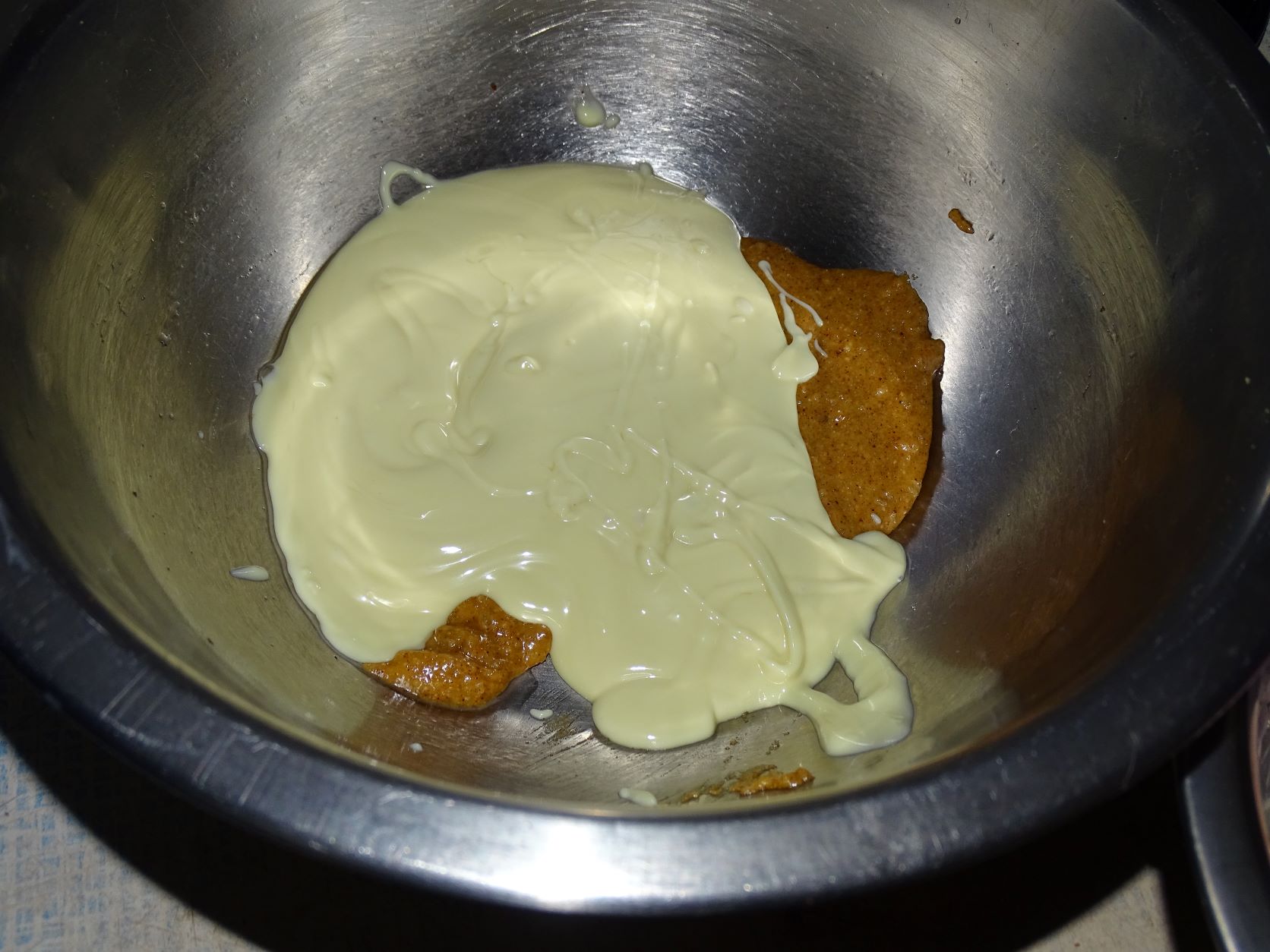 Desert prajitura cu afine si crema pralina