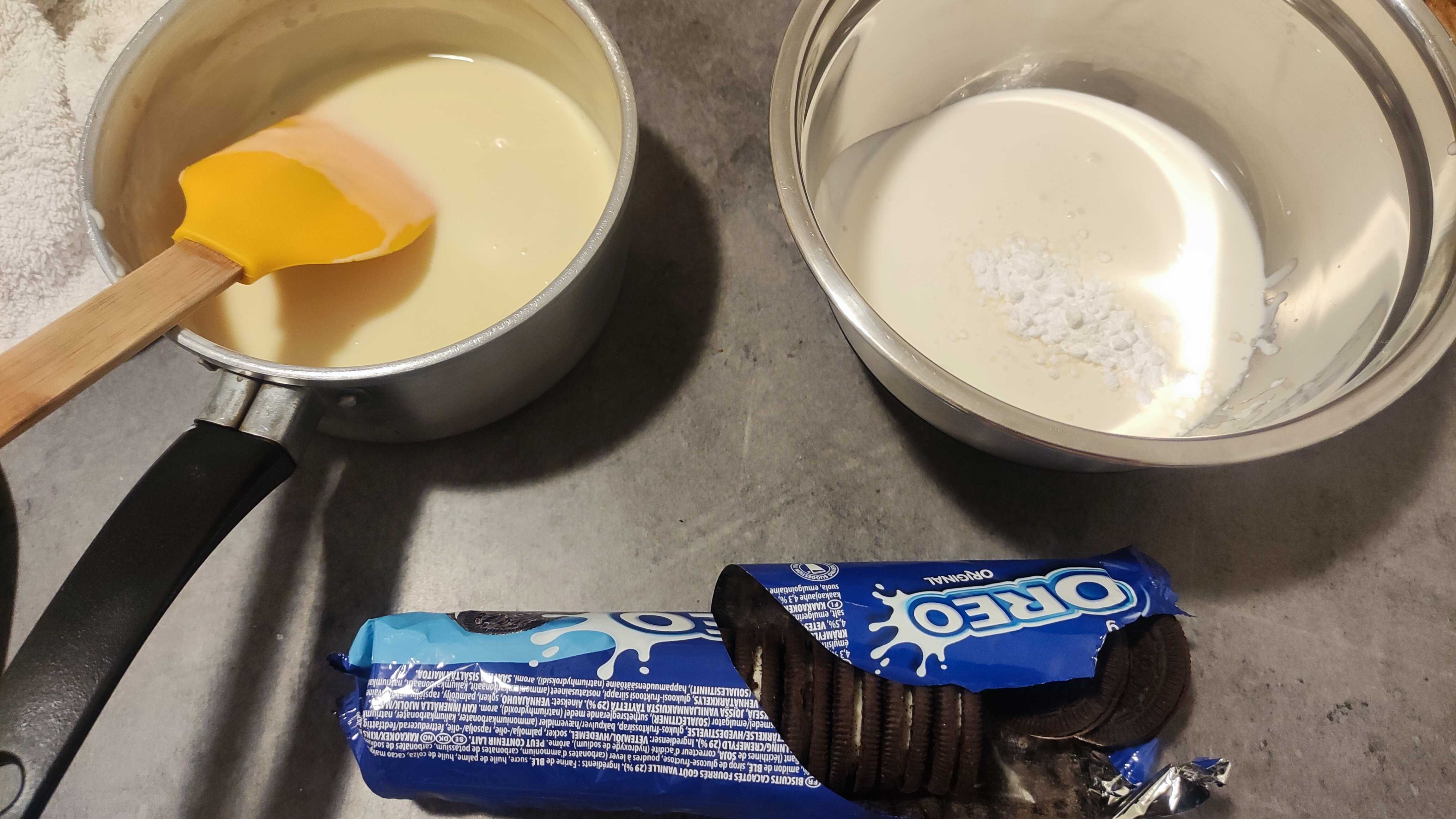 Desert prajitura cu cirese si biscuiti oreo