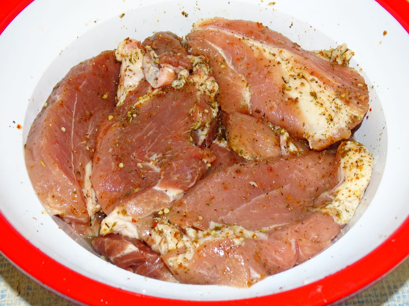 Felii de jambon cu usturoi verde, gatite la slow cooker