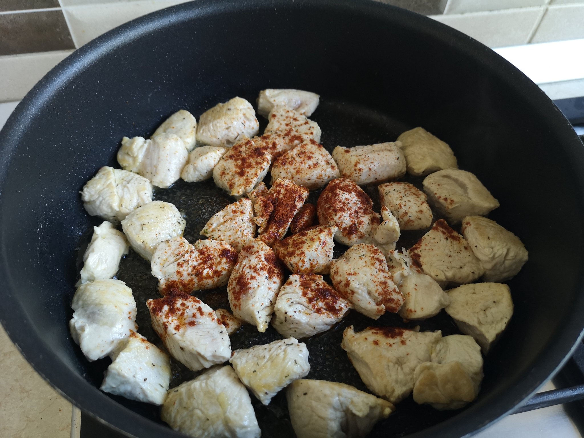 Sparanghel cu carne de curcan si broccoli