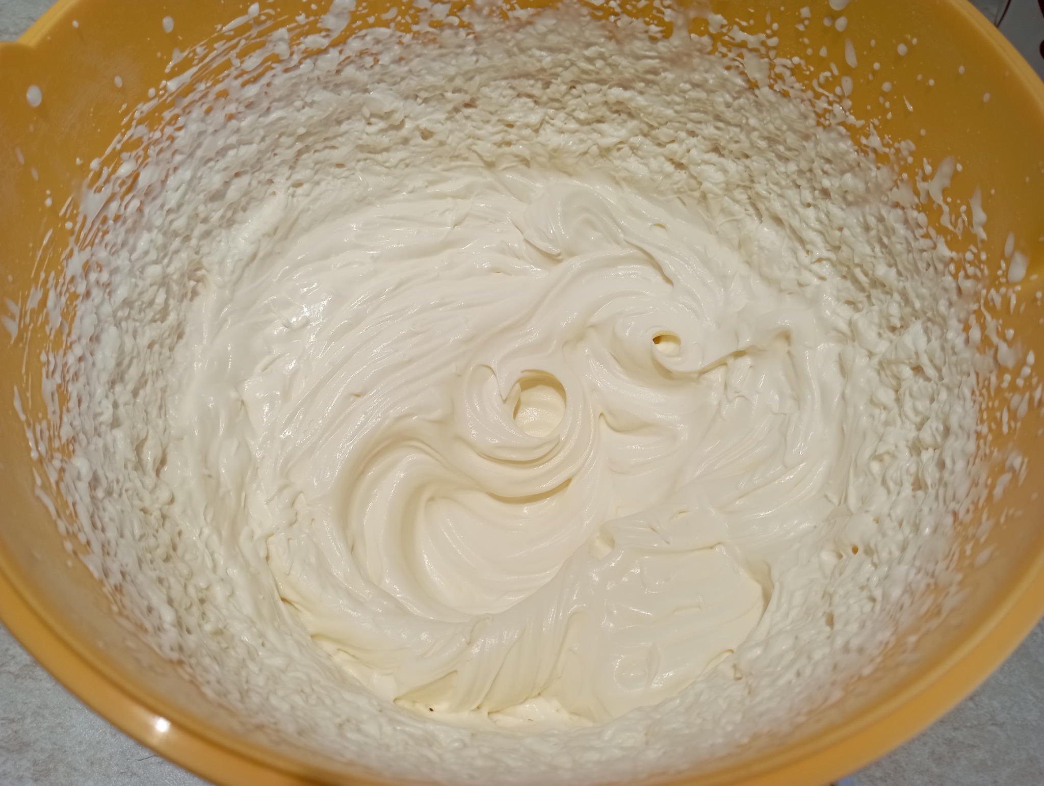 Reteta de prajitura cu mere, nuci caramelizate si mascarpone