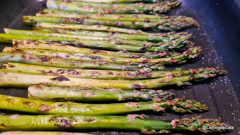 Reteta de sparanghel la gratar cu lamaie si parmezan