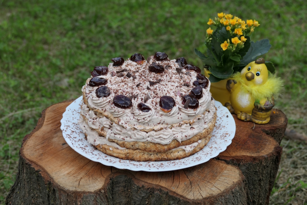 Tort cu crema de capsuni - un desert savuros si aromat