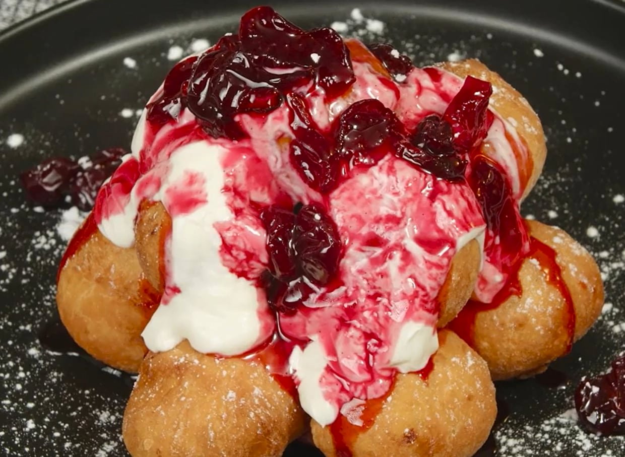 Papanași cu dulceață de vișine - Rețeta delicioasă pentru un desert savuros