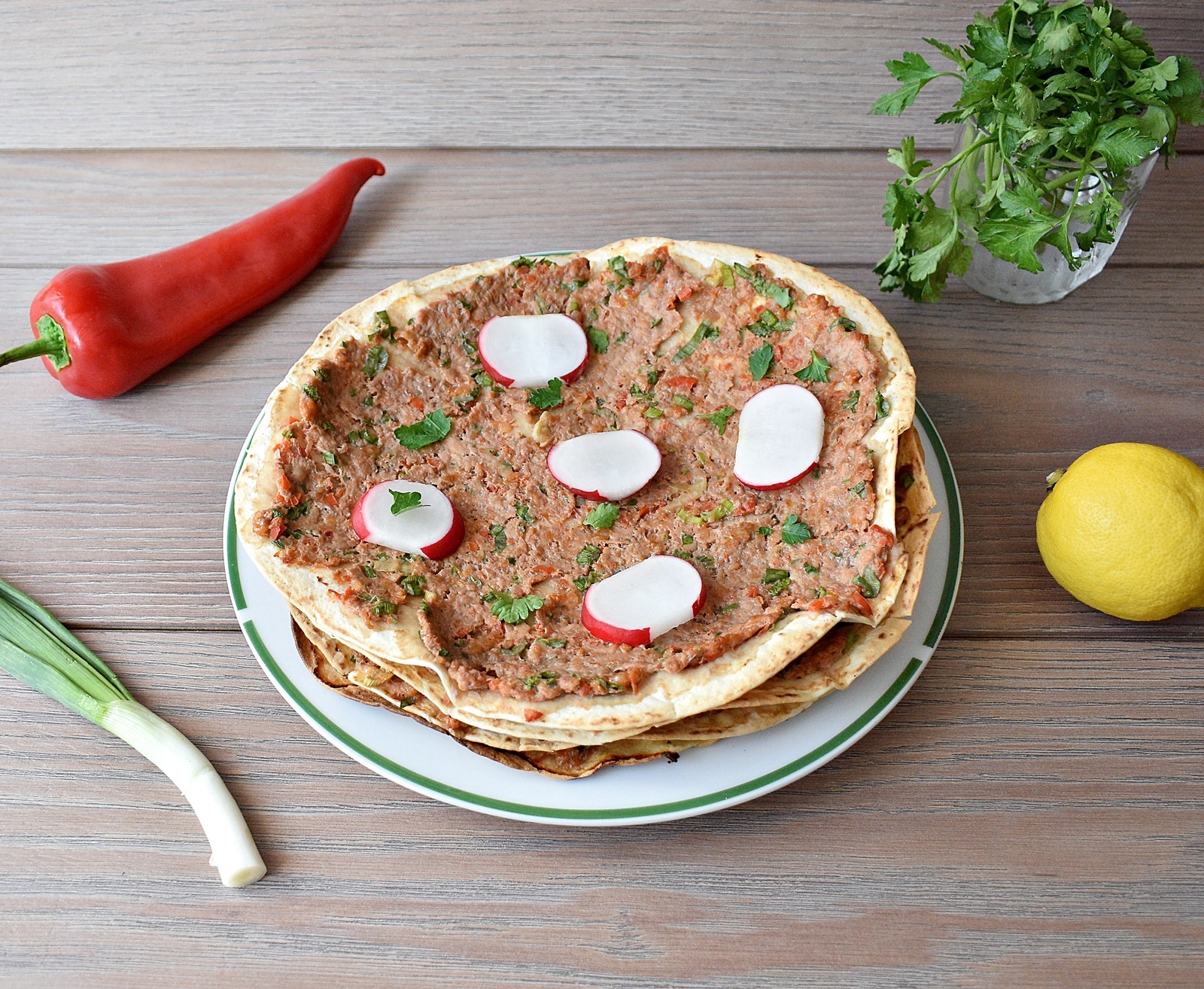 Lahmacun - Reteta turceasca de aperitiv cu carne