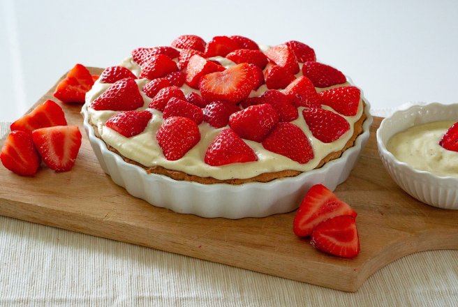 Tarta cu capsuni si crema de vanilie cu frisca – Desert delicios si usor