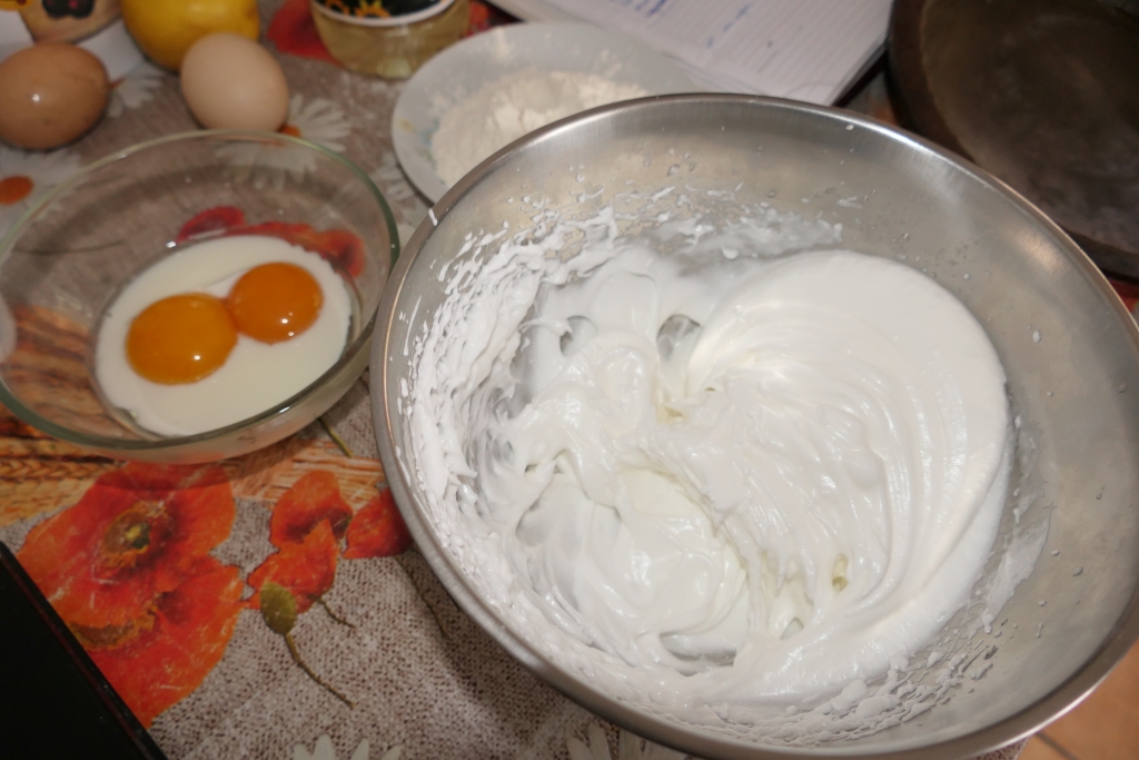 Tort cu crema de fistic - Deliciu fin si aromat
