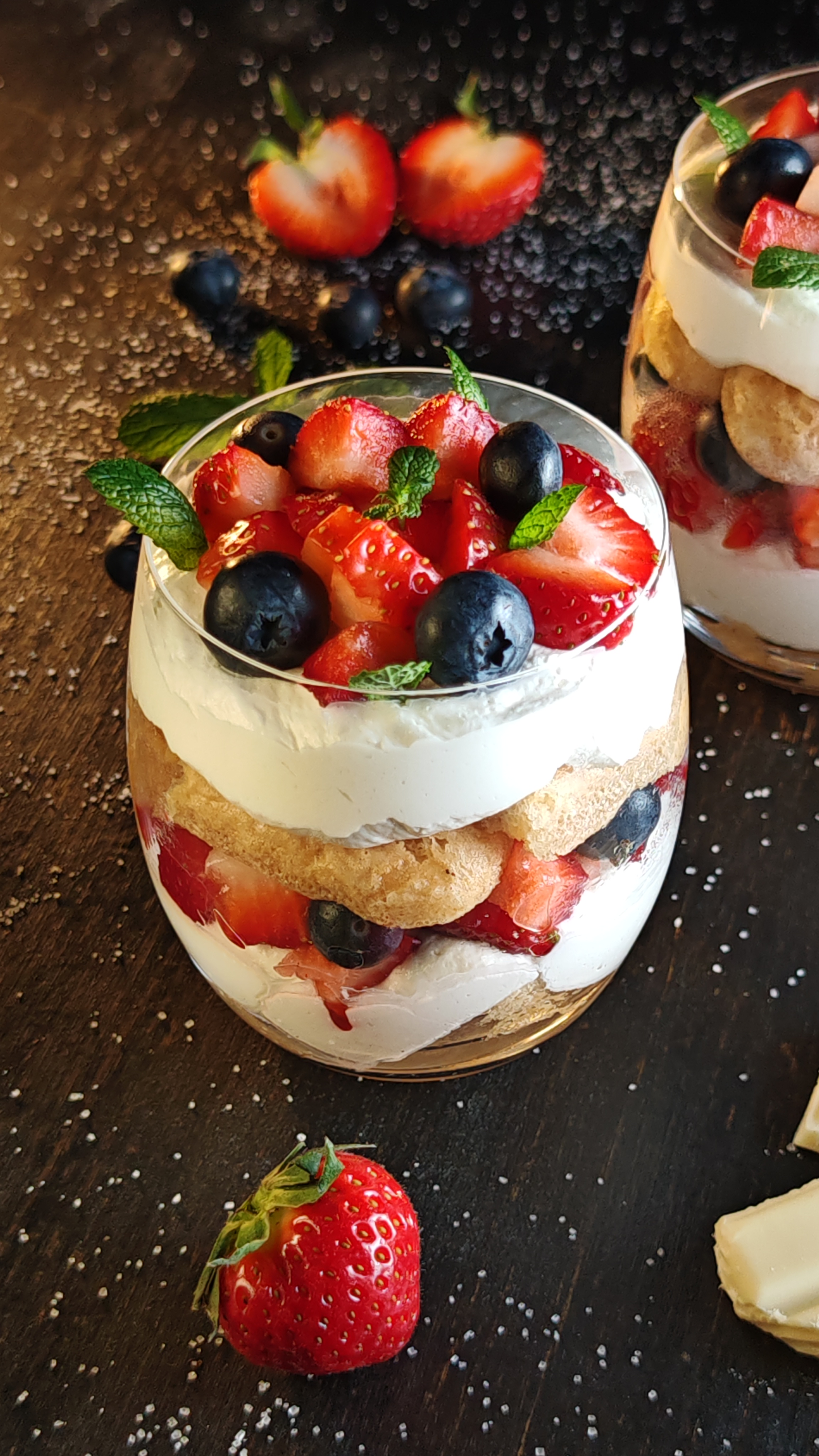 Desert la pahar cu cremă mascarpone și fructe - Ușor, rapid și delicios