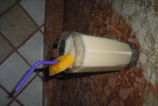 Milkshake cu piersici si  banana