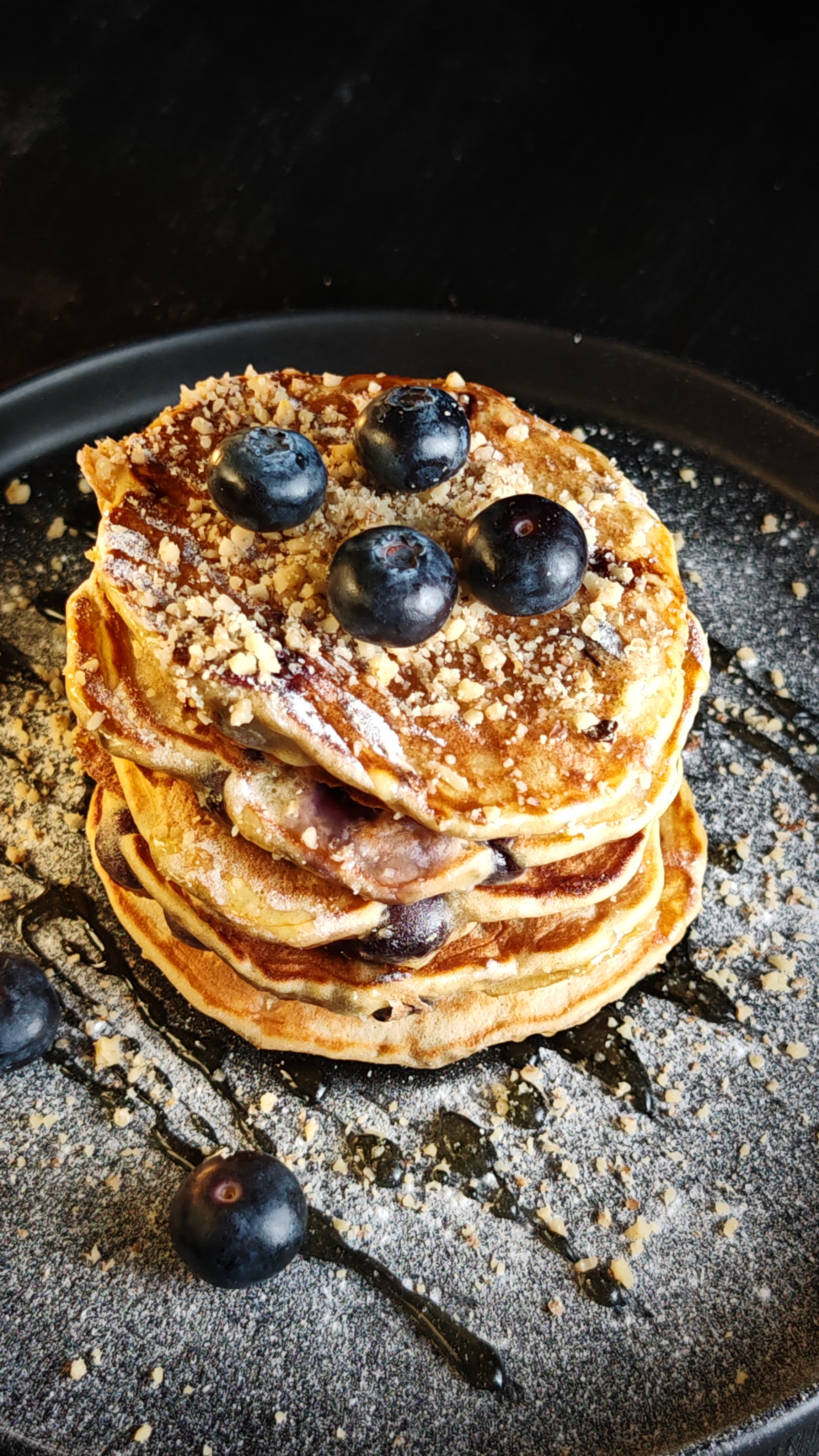 Pancakes pufoase cu banane și afine – Rețetă simplă și rapidă
