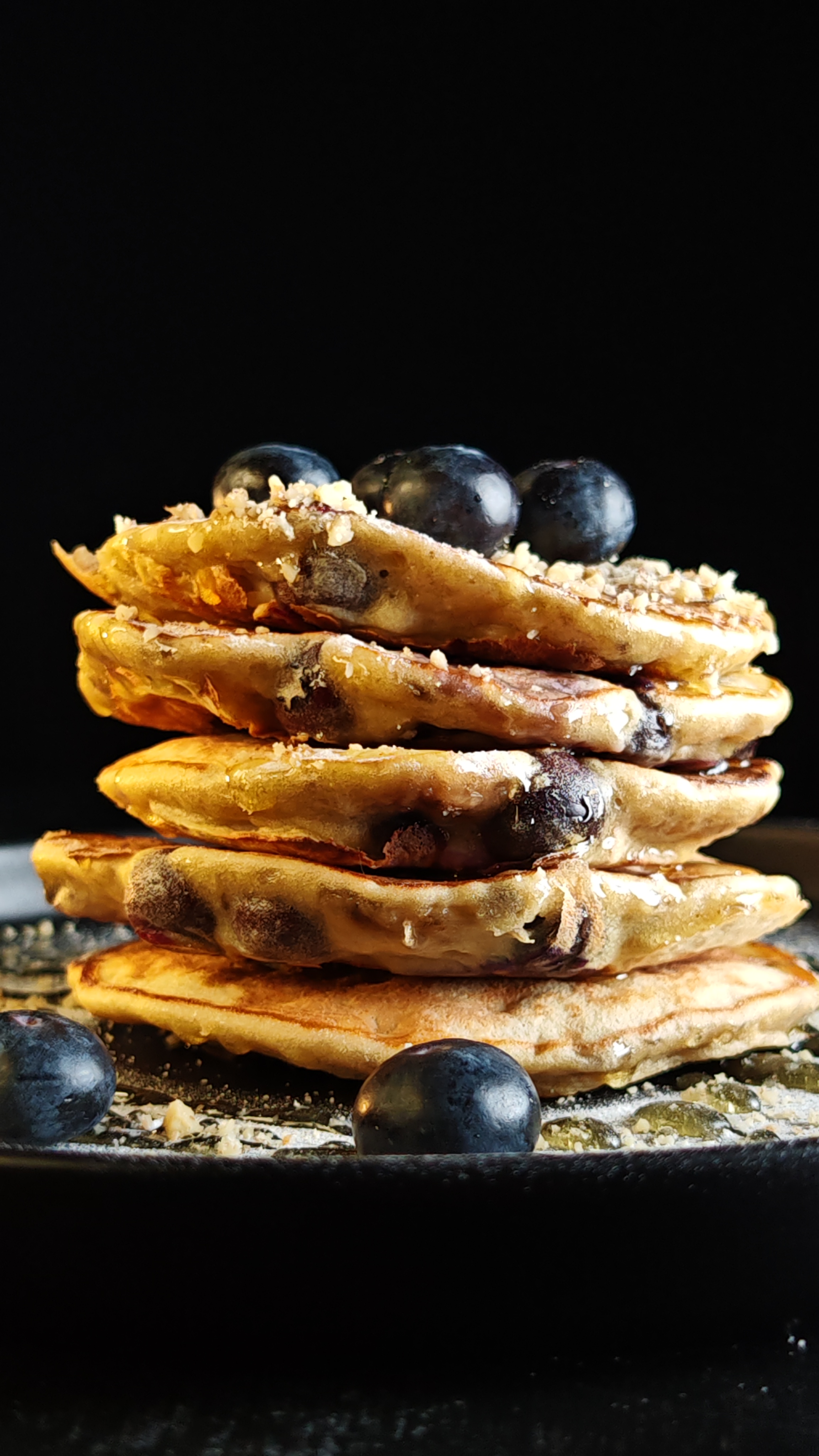 Pancakes pufoase cu banane și afine – Rețetă simplă și rapidă