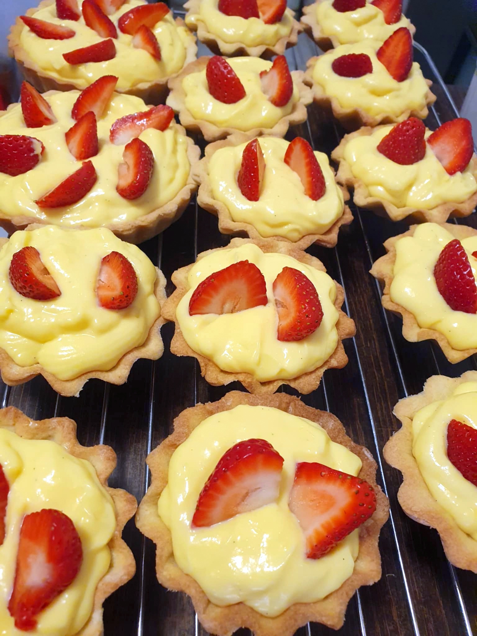 Mini tarte cu crema de vanilie si capsuni - Reteta delicioasa, fara zahar