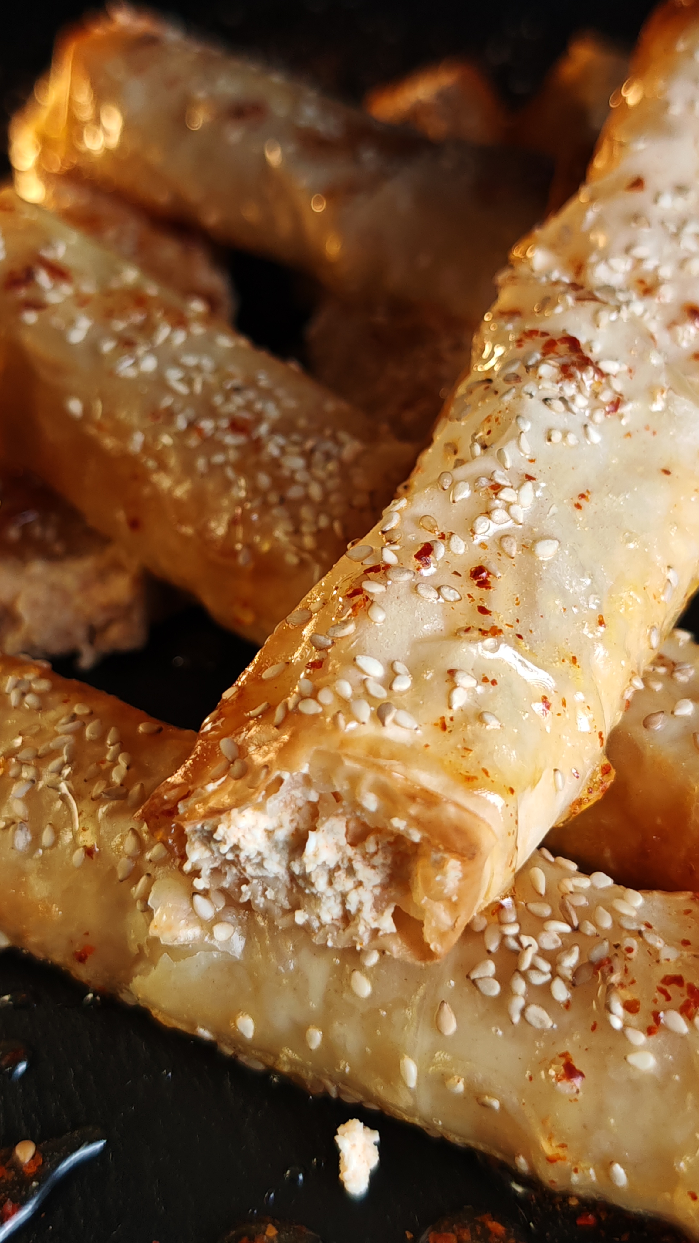 Rulouri picante cu brânză și miere - Gustarea inedită și delicioasă