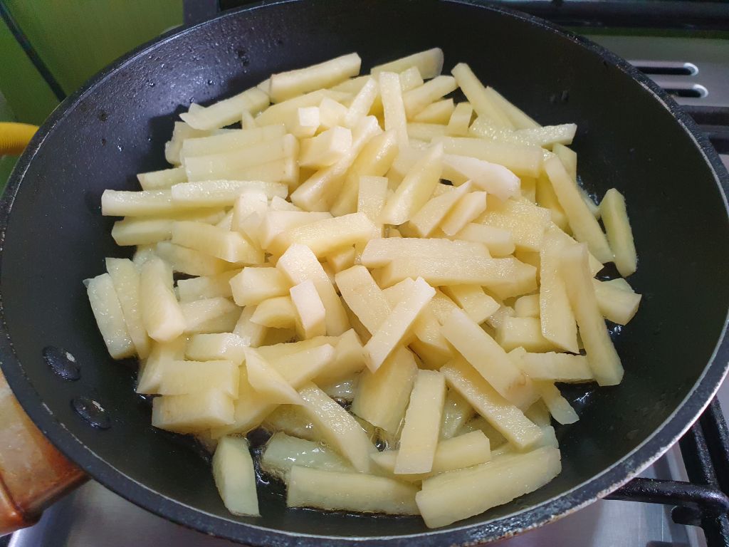 Tortilla cu cartofi si ceapa, la tigaie - Reteta gustoasa de omleta spaniola