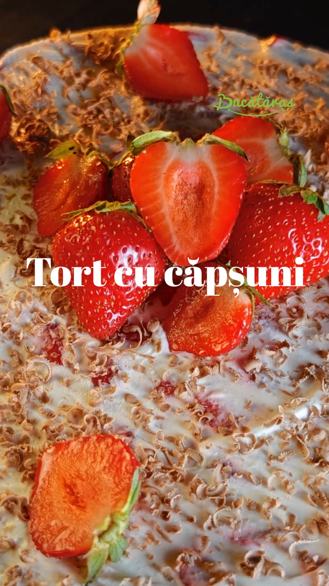 Tort rapid cu cremă mascarpone și căpșuni - Deliciu de vară fără coacere