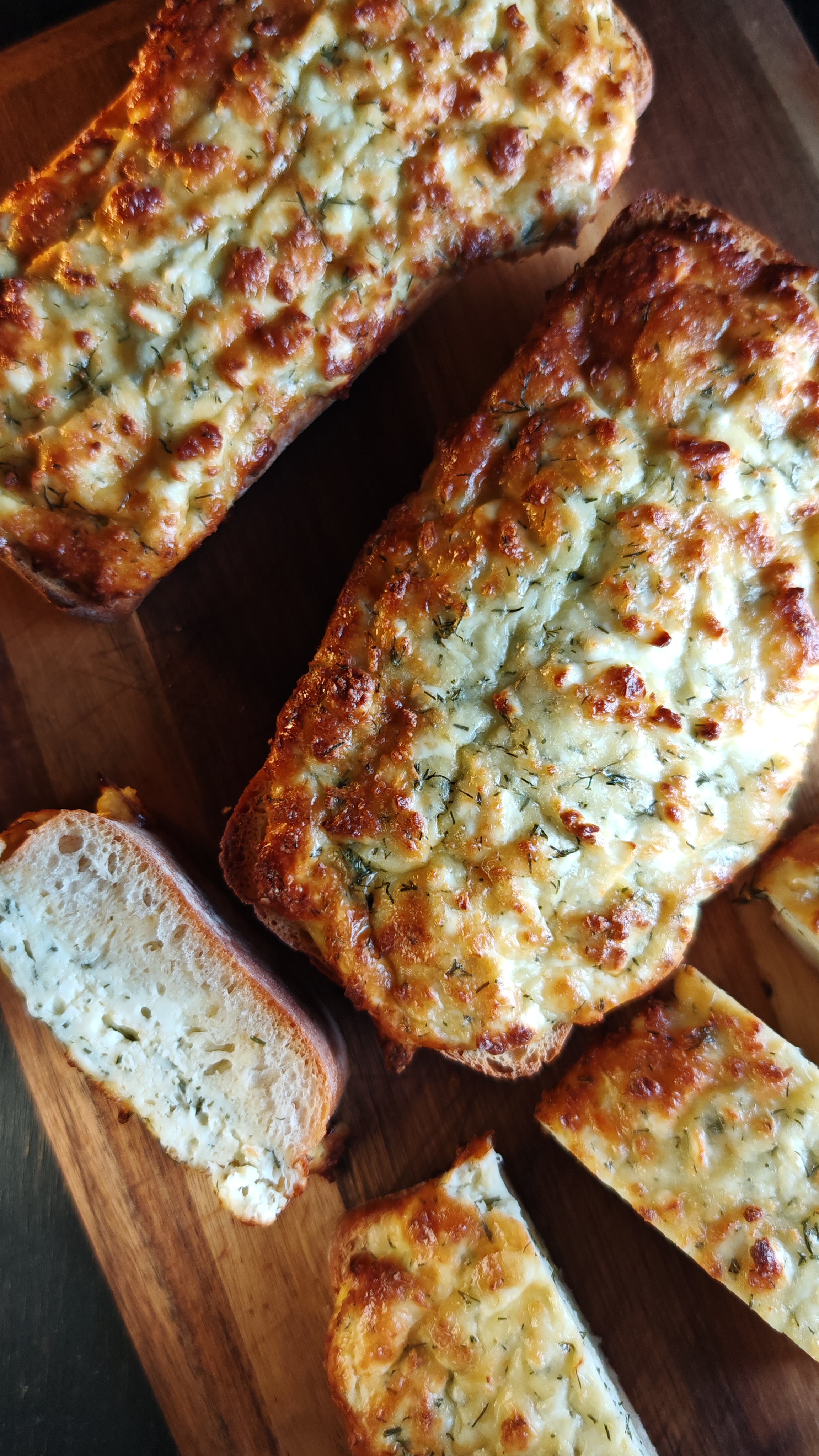 Bruschete cu brânză și mărar - Rețeta rapidă și gustoasă