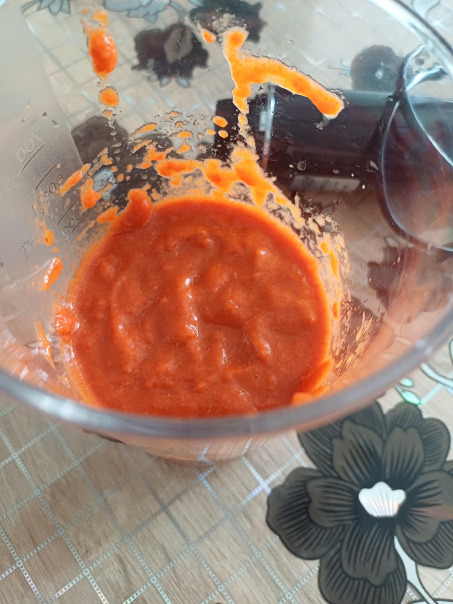 Piept de pui cu sos de ardei copti si smantana - Aromat si gustos