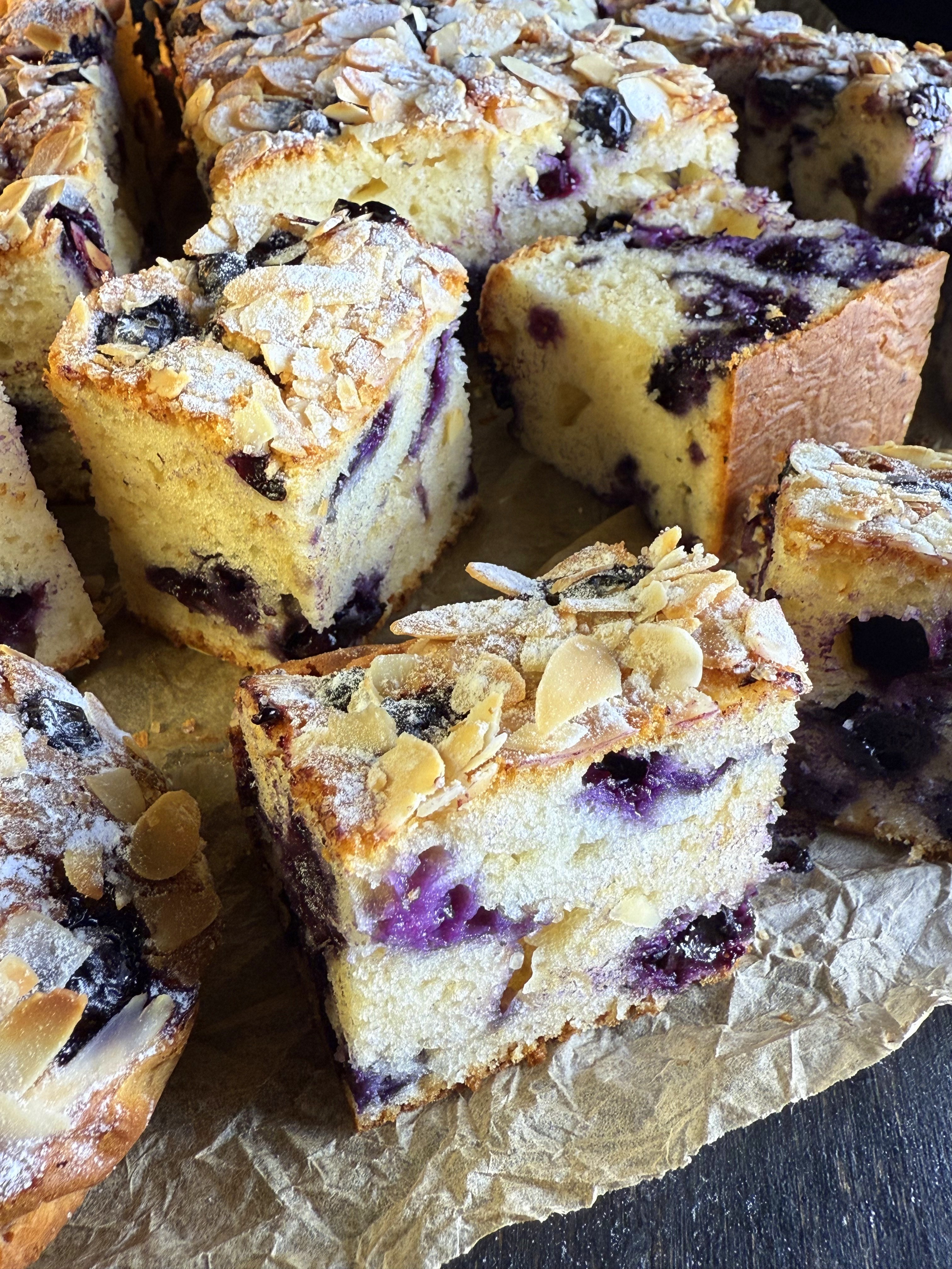 Prăjitura cu afine și lapte condensat - Extraordinar de gustoasă și aromată