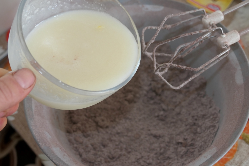 Prajitura cu mango si pralina cu alune de padure - Reteta delicioasa de casa