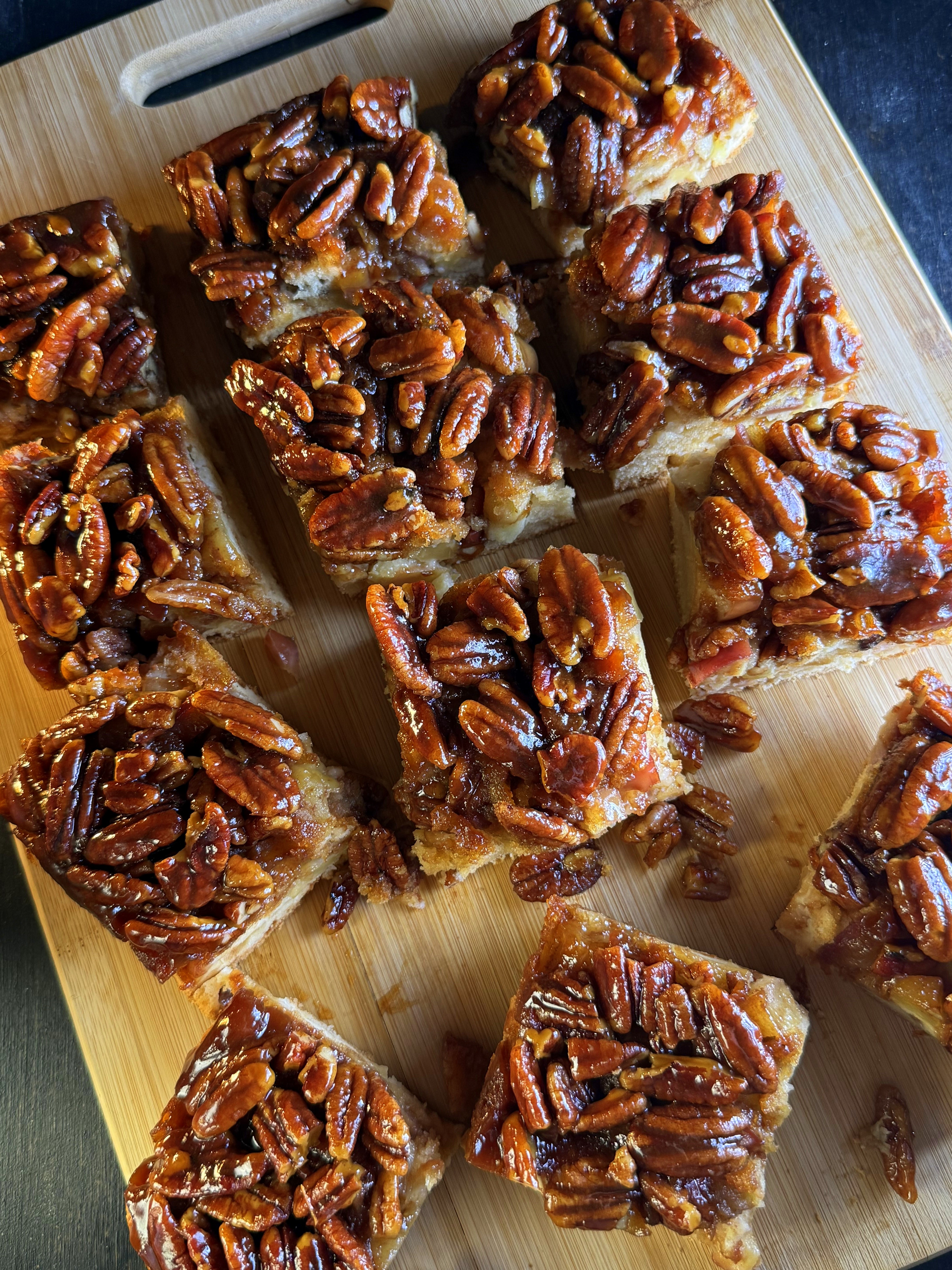 Prăjitura răsturnată cu mere și nuci pecan - Deliciul care te va cuceri prin gust și textură