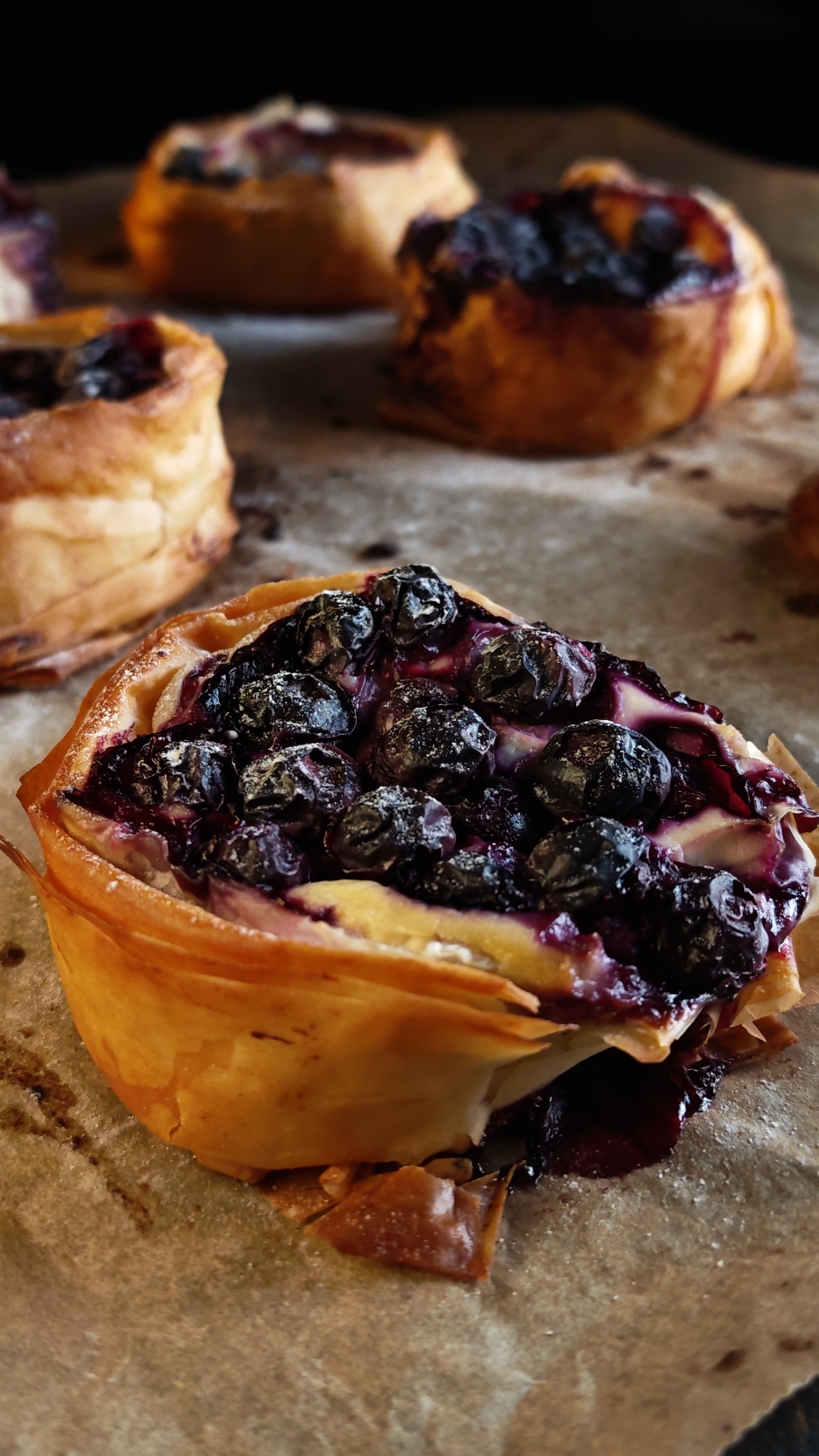 Mini tarte cu cremă de iaurt și afine - Rapide și delicioase