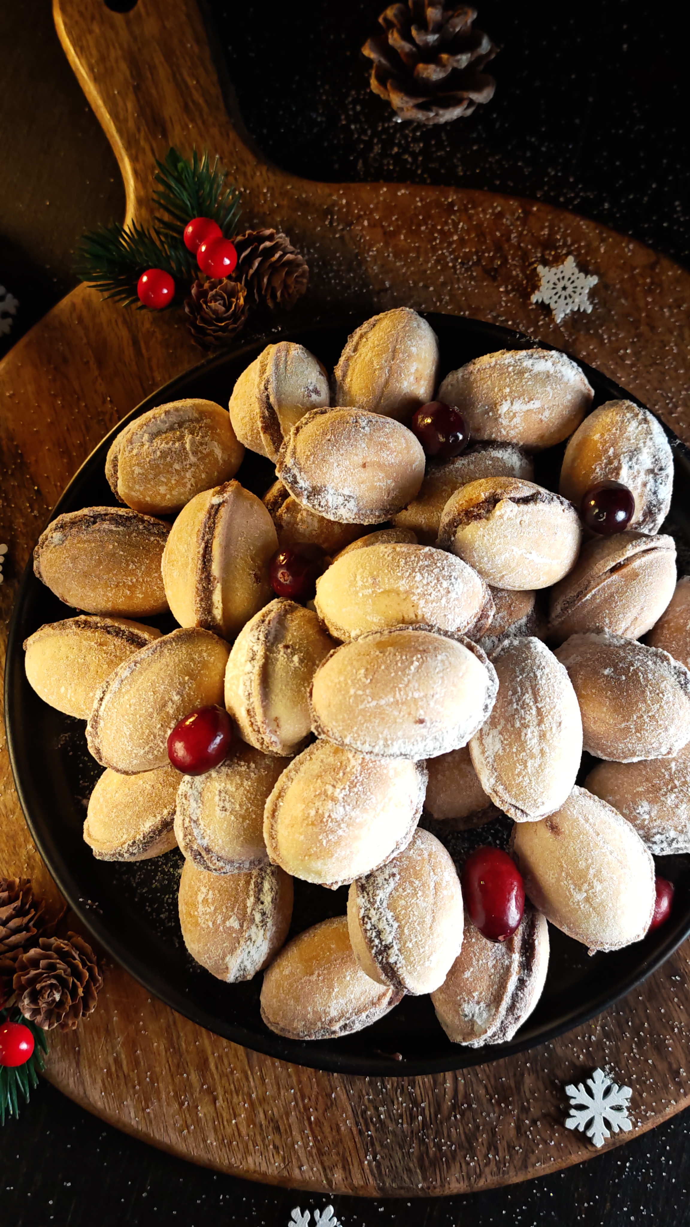 Nuci umplute cu cremă de cacao - Deliciul fraged al copilăriei