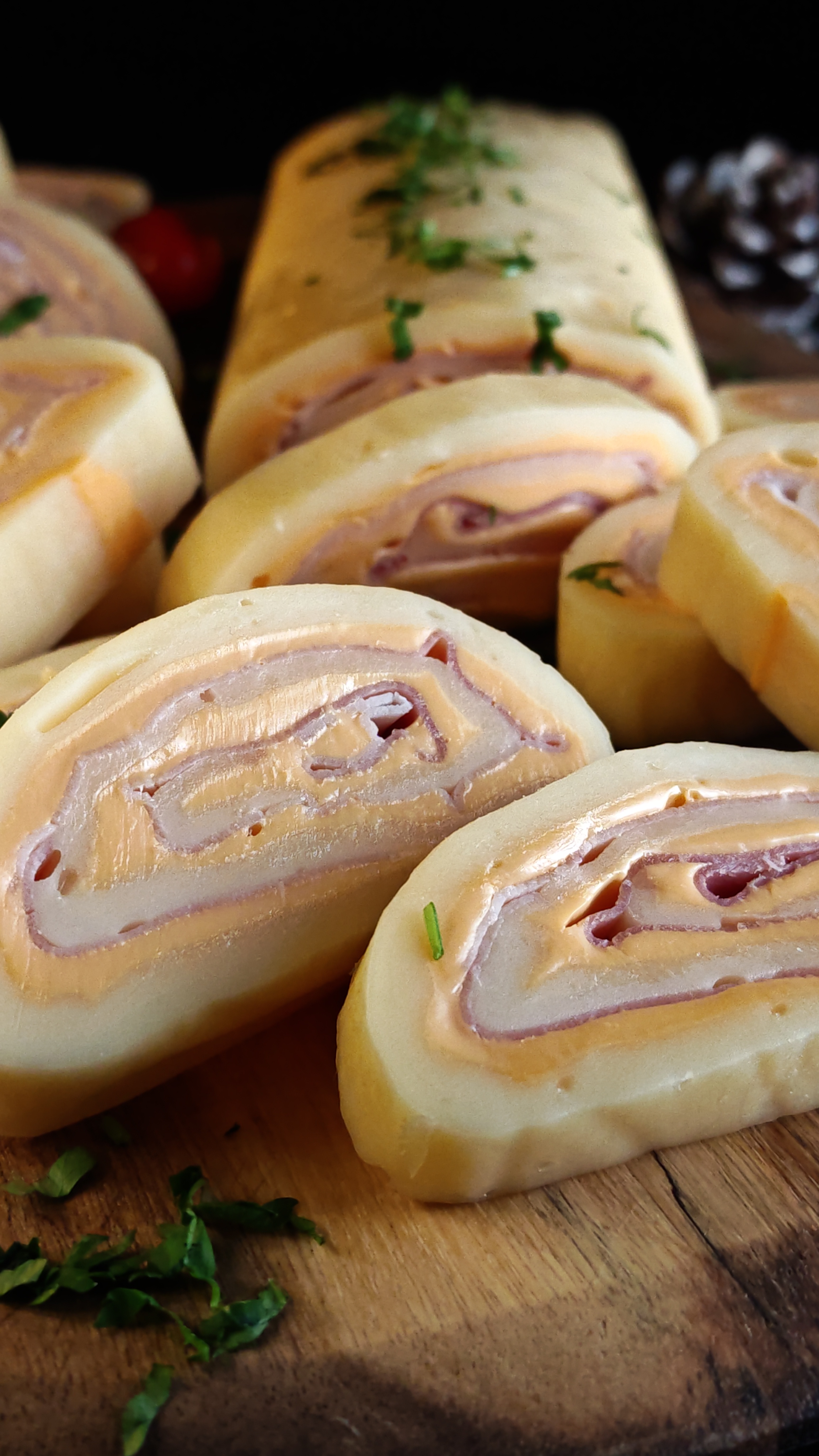 Ruladă de cașcaval - Aperitivul rapid și gustos