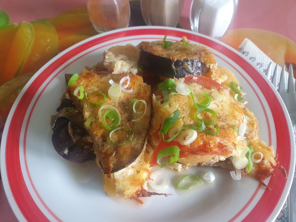 Gratin de vinete cu cartofi si cascaval – Savuros si simplu de facut