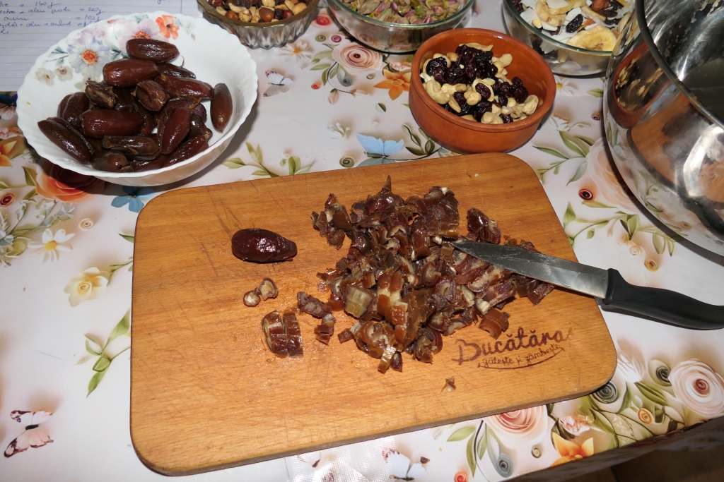 Batoane de ciocolata ''cu de toate'' - Delicioase si spornice