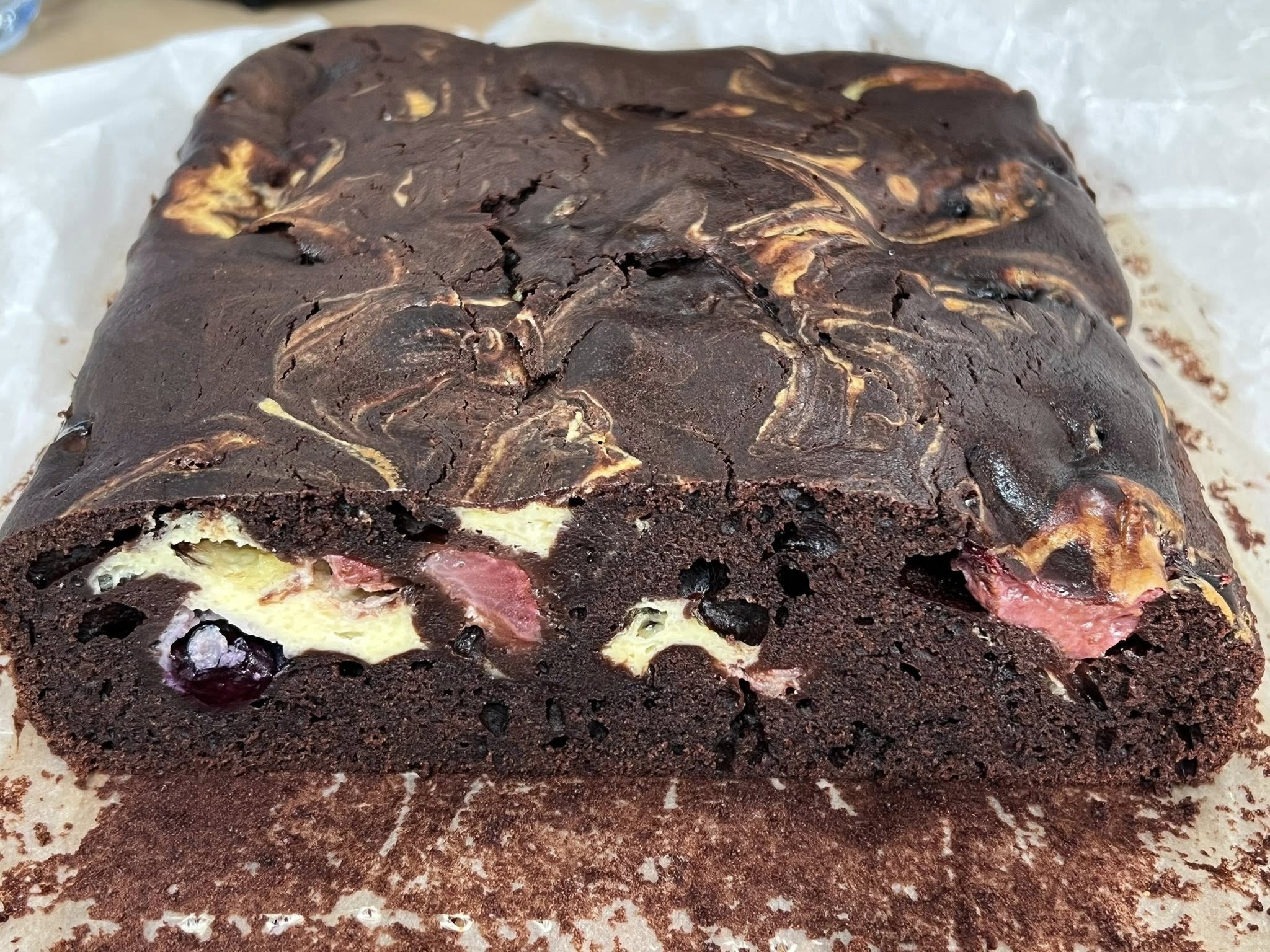 Negresa cu capsuni si afine - Reteta delicioasa cu fructe